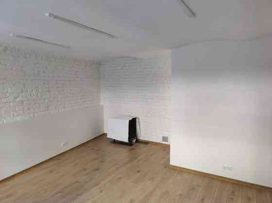 Светлые помещения рядом с улицей Миера с красивым садом во дворе.  Недвижимость Rīga