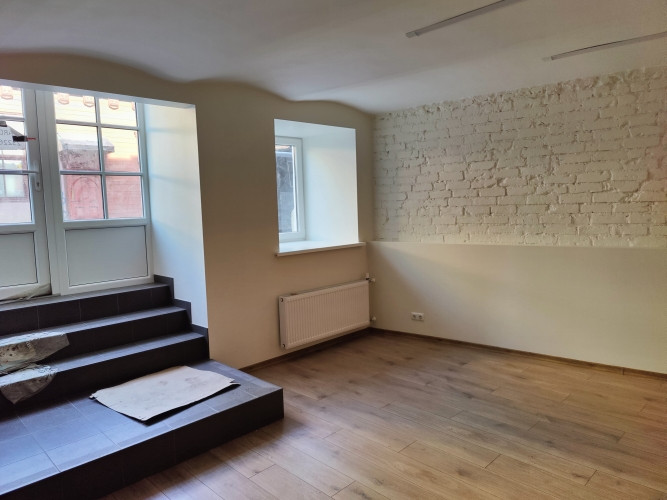 Gaišas telpas pie Miera ielas ar skaistu dārzu pagalmā.  Īpašumā veikts kapitālais remonts - Rīga - foto 4