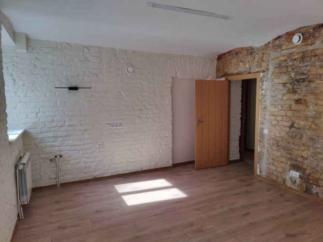 Gaišas telpas pie Miera ielas ar skaistu dārzu pagalmā.  Īpašumā veikts kapitālais remonts - Rīga - foto 7