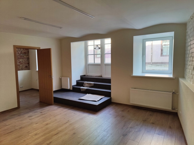 Gaišas telpas pie Miera ielas ar skaistu dārzu pagalmā.  Īpašumā veikts kapitālais remonts - Rīga - foto 3