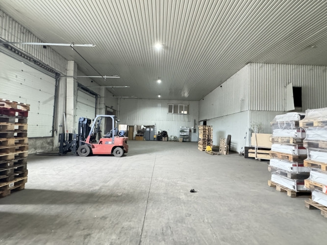 Ražošana/noliktava ar termoboksu. Apsargāta un slēgta teritorija, industriālā zona.   Ražotne/nolikt Рига - изображение 1