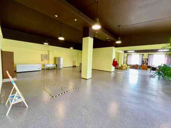Daudzfukcionālas biroja telpas Iļģuciemā.  Plašas un gaišas open-space telpas ar augstiem gristiem ( Рига