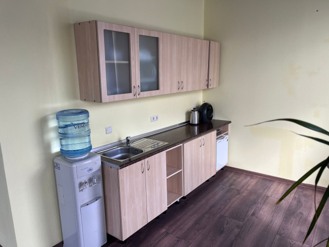 Daudzfukcionālas biroja telpas Iļģuciemā.  Plašas un gaišas open-space telpas ar augstiem gristiem ( Рига - изображение 9