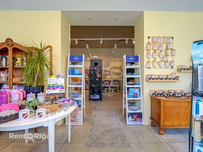 Торговые/ресторанные помещения с большими витринными окнами, напротив Берга Рига - изображение 7