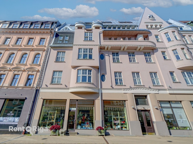 Торговые/ресторанные помещения с большими витринными окнами, напротив Берга Рига - изображение 1