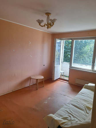 Pārdod divu istabu dzīvokli Vecmilgrāvī. Dzīvoklī nepieciešams remonts.
Dzīvoklis ar lodžiju. Zemes  Рига - изображение 2