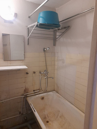 Pārdod divu istabu dzīvokli Vecmilgrāvī. Dzīvoklī nepieciešams remonts.
Dzīvoklis ar lodžiju. Zemes  Рига - изображение 5