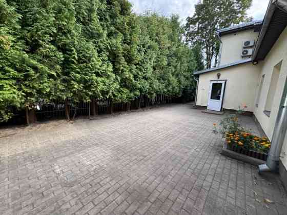 Pārdod biroja telpas Āgenskalnā.  Telpas izvietotas biroja ēkas 1. stāvā; Telpu grupas platība 160 m Рига