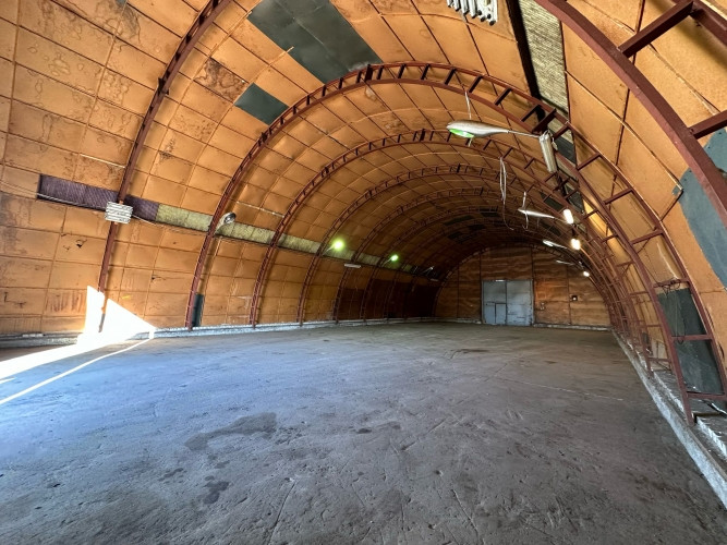 Noliktavas telpas Rumubulā.  + Pusapaļais angārs 450 m2; + 1. stāvs; + 2 divviru vārti 4.2x3m; Rīga - foto 3