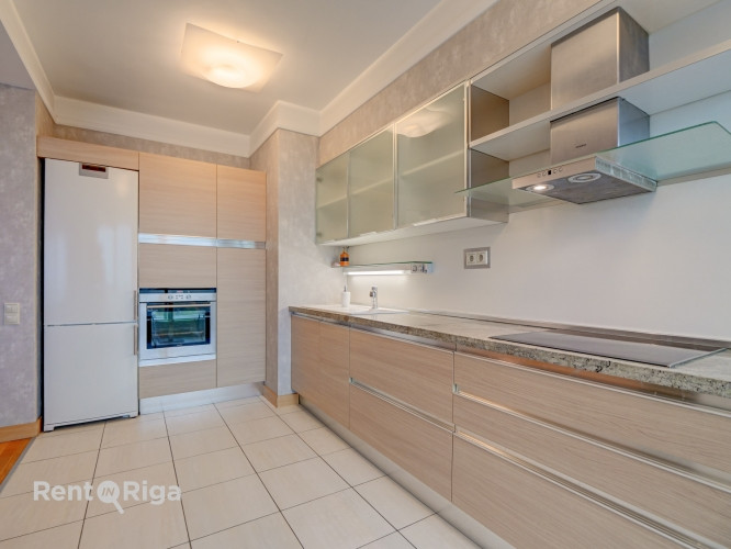 Светлая и красивая квартира в проекте Panorama Plaza. Квартира имеет практичную Рига - изображение 16