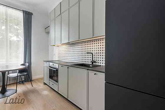 Pārdod dzīvokli prestižajā Kalnciema kvartālā, Āgenskalnā
Ekskluzīva iespēja iegādāties gaišu un pil Рига