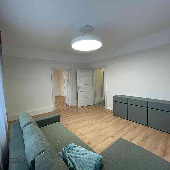 Pārdod viena stāva dzīvojamo māju, kas būvēta no skaidbetona un apšūta ar ķieģeļiem. Ēkā ir trīs ist Кулдига и Кулдигский край