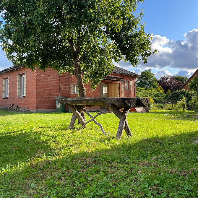 Pārdod viena stāva dzīvojamo māju, kas būvēta no skaidbetona un apšūta ar ķieģeļiem. Kuldīga un Kuldīgas novads - foto 1
