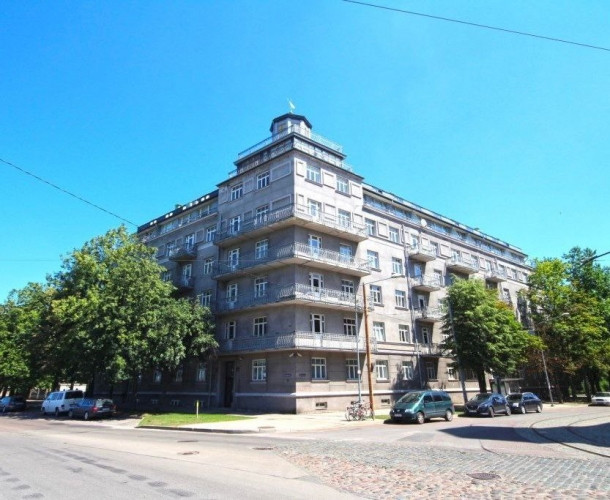 Izīrē gaišu 3 istabu dzīvokli ar balkonu!  Izīrē plašu un mājīgu 3 istabu dzīvokli ar balkonu, kas a Рига - изображение 1
