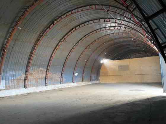 Складские помещения в Румбуле.  Половина ангара полукруглой формы, 450 м;  1-й этаж; Рижский район