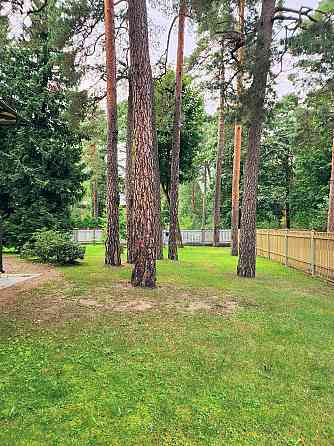 Laba savrupmāja Mežaparka vēsturiskajā daļā. Izvietota uz vidēja lieluma zemes gabala. Pirmais un... Rīga