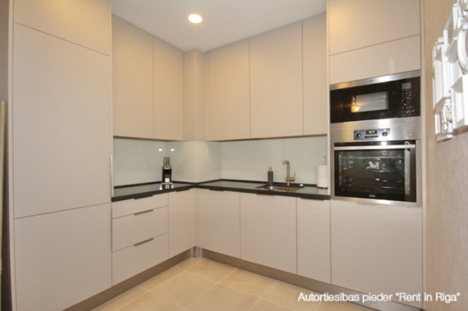 Сдается в аренду светлая, солнечная, уютная 2-комнатная квартира в тихом центре Рига - изображение 4
