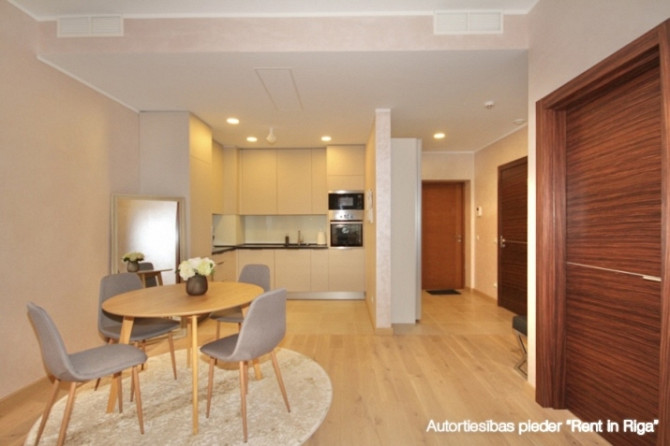 Сдается в аренду светлая, солнечная, уютная 2-комнатная квартира в тихом центре Рига - изображение 1