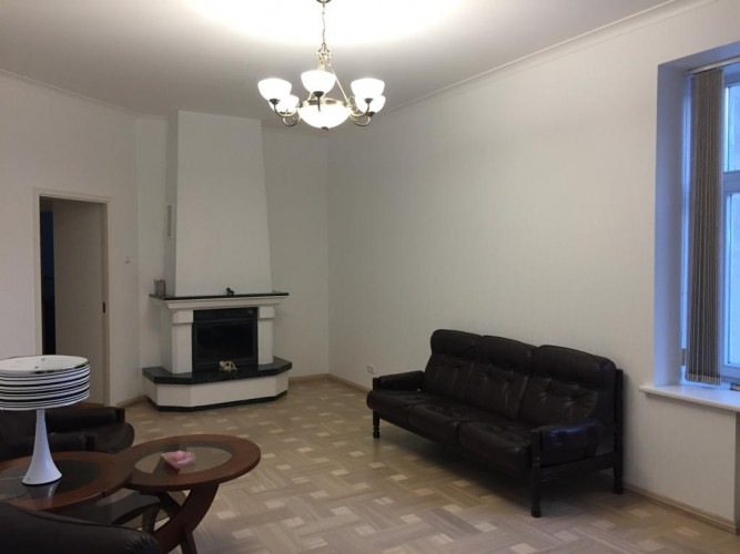 An offer for lovers of classic values - a spacious apartment in a renovated historic house in the ce Рига - изображение 2