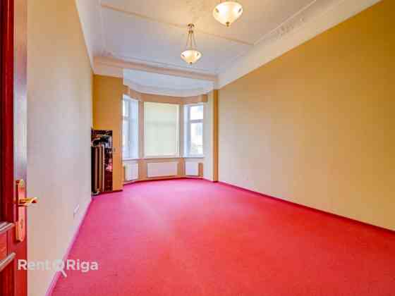 Аренда офисного помещения в отреставрированном здании в центре Риги, ул. Кр. Рига