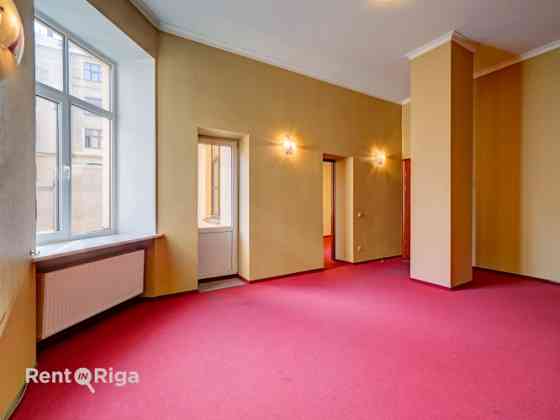 Аренда офисного помещения в отреставрированном здании в центре Риги, ул. Кр. Рига