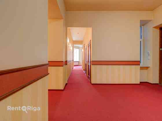 Аренда офисного помещения в отреставрированном здании в центре Риги, ул. Кр. Рига