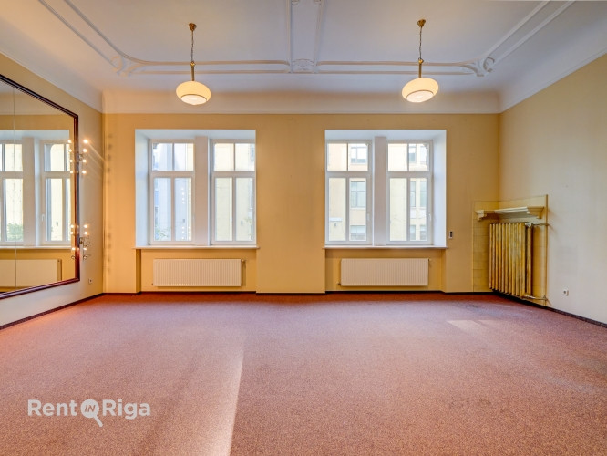 Аренда офисного помещения в отреставрированном здании в центре Риги, ул. Кр. Рига - изображение 1