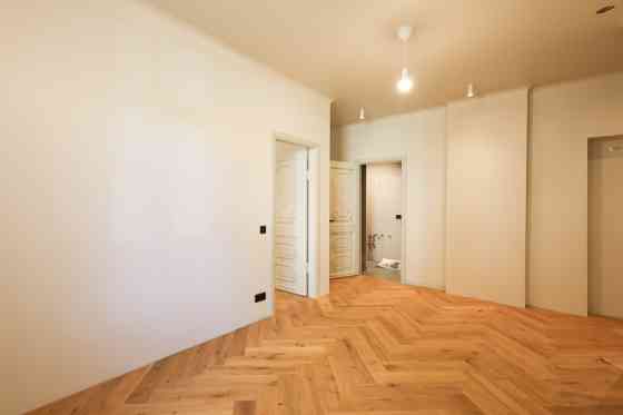 3-комнатная квартира во дворе  Квартира расположена в отремонтированном доме в Рига