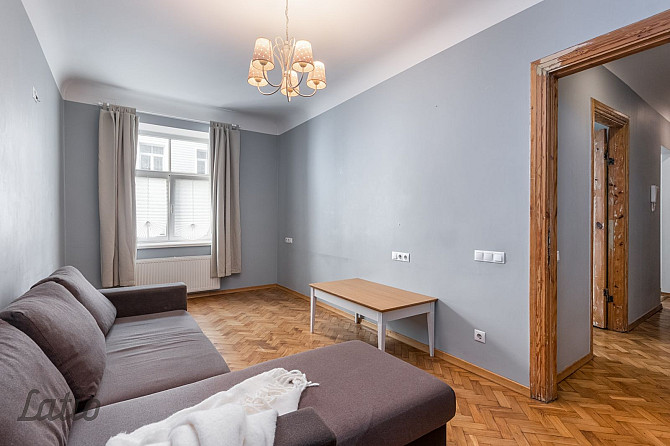 Divu izolētu istabu dzīvoklis 2017.gadā renovētā mūra namā, kas būvēts funkcionālisma Rīga - foto 1