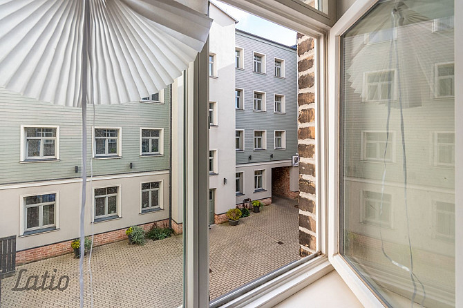 Divu izolētu istabu dzīvoklis 2017.gadā renovētā mūra namā, kas būvēts funkcionālisma Rīga - foto 5