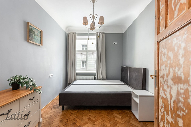 Divu izolētu istabu dzīvoklis 2017.gadā renovētā mūra namā, kas būvēts funkcionālisma Rīga - foto 4