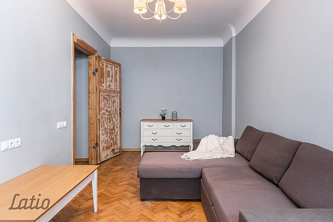 Divu izolētu istabu dzīvoklis 2017.gadā renovētā mūra namā, kas būvēts funkcionālisma Rīga - foto 2