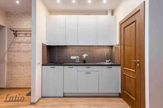 Pārdod studio dzīvokli ar atsevišķu ieeju 2017.gadā renovētā ēkā, kas būvēta funkcionālisma stilā 19 Рига