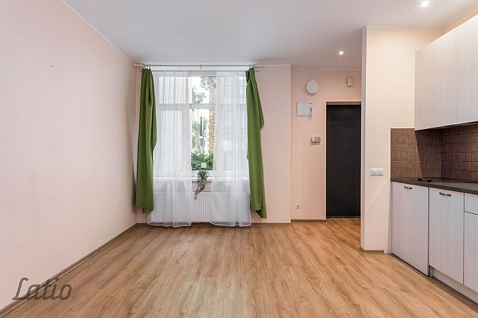 Pārdod studio dzīvokli ar atsevišķu ieeju 2017.gadā renovētā ēkā, kas būvēta Rīga - foto 1