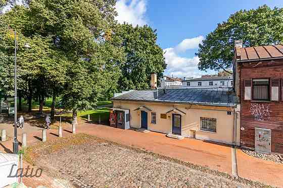 Pārdod mēbelētu un ar sadzīves tehniku aprīkotu divistabu dzīvokli jaunajā projektā (2021.g.) pie pa Рига