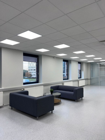 Jauns birojs ar atvērtu plānojumu un 3 izolētām telpām. Birojs atrodas mūsdienīgā biroju ēkā.  Telpā Рига - изображение 8