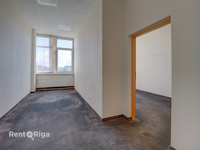 Kvalitatīvs, kompakta izmēra birojs renovētā ēkā  Ganību dambī 24D.  Birojs atrodas ēkas Rīga - foto 7