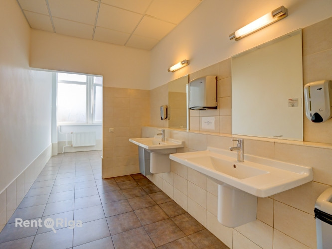 Kvalitatīvs, kompakta izmēra birojs renovētā ēkā  Ganību dambī 24D.  Birojs atrodas ēkas Rīga - foto 7