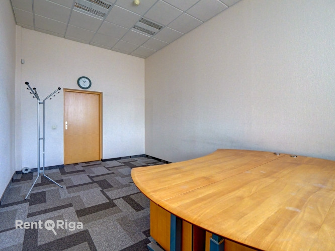 Kvalitatīvs, kompakta izmēra birojs renovētā ēkā  Ganību dambī 24D.  Birojs atrodas ēkas Rīga - foto 2