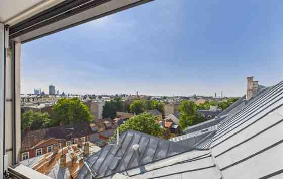 Изысканная просторная дизайнерская квартира с панорамным видом в тихом центре Рига