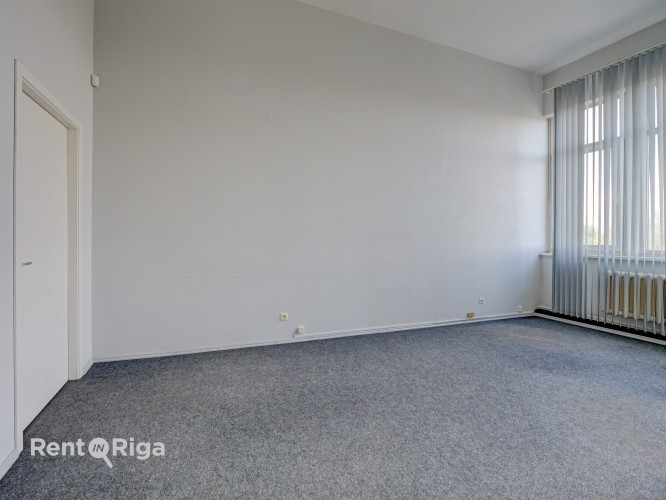 Kvalitatīvs, kompakta izmēra birojs renovētā ēkā  Ganību dambī 24D.  Birojs atrodas ēkas Rīga - foto 7