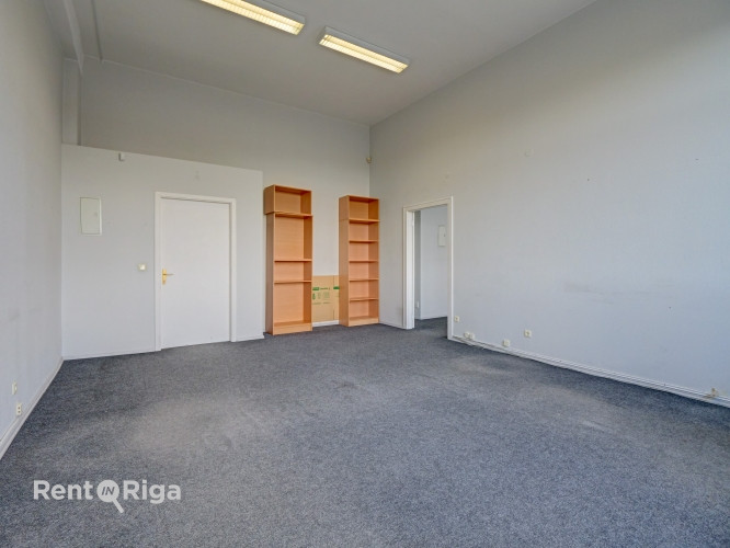 Kvalitatīvs, kompakta izmēra birojs renovētā ēkā  Ganību dambī 24D.  Birojs atrodas ēkas Rīga - foto 6