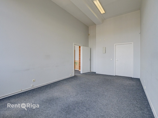 Kvalitatīvs, kompakta izmēra birojs renovētā ēkā  Ganību dambī 24D.  Birojs atrodas ēkas Rīga - foto 9