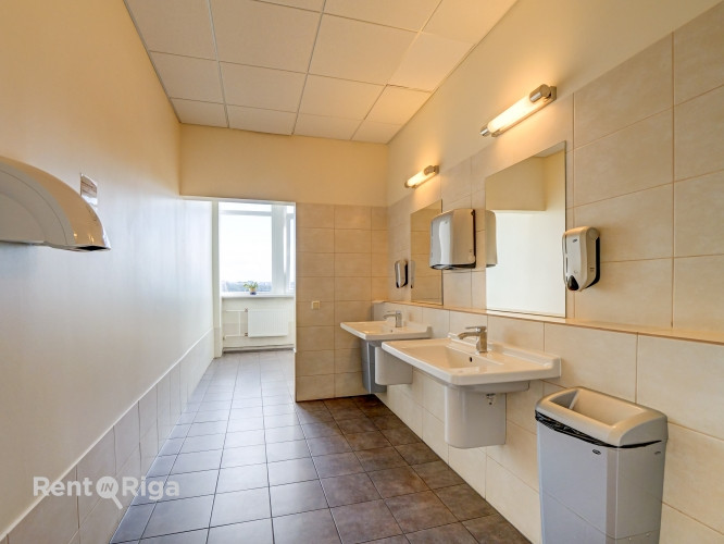 Kvalitatīvs, kompakta izmēra birojs renovētā ēkā  Ganību dambī 24D.  Birojs atrodas ēkas Rīga - foto 7