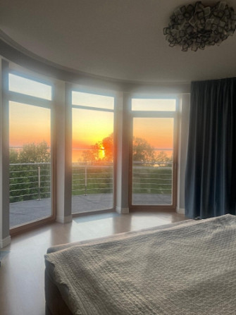 Ekskluzīva māja ar lielisku atrašanās vietu  iespēja baudīt skaistākos saulrietus un Ķekavas pagasts - foto 5