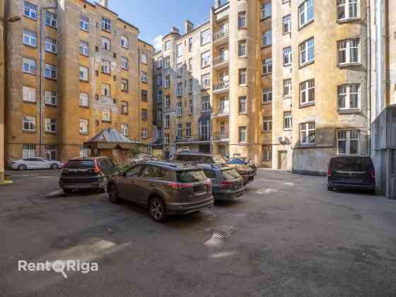 Продаётся: 729,9 м мансардных помещений на ул. А. Чака 70!  В продаже находятся 4521/54621 Rīga