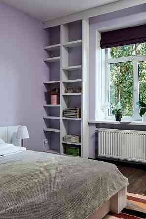 Piedāvājumā izsmalcināts un funkcionāls 4-istabu dzīvoklis vēsturiskā, daļēji renovētā pirmskara ēkā Рига