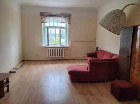 Pārdošanai tiek piedāvāts dzīvoklis Klusajā centrā.  Piecu istabu dzīvoklim, kurš ir atsevišķs īpašu Рига