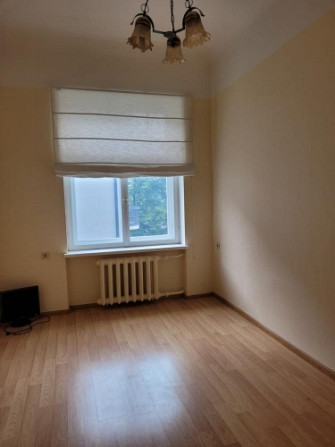 Pārdošanai tiek piedāvāts dzīvoklis Klusajā centrā.  Piecu istabu dzīvoklim, kurš ir Rīga - foto 8