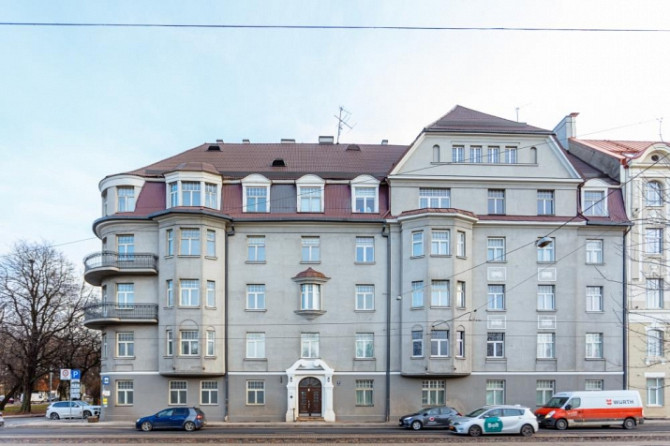 Pārdošanai tiek piedāvāts dzīvoklis Klusajā centrā.  Piecu istabu dzīvoklim, kurš ir Rīga - foto 5